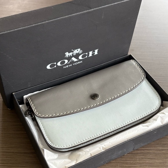 Coach Handbags - 2018 Coach 1941 Blue Colorblock clutch with box